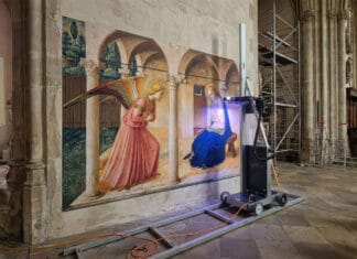 Jak odnowić salkę parafialną i kościół bez wielkiego remontu? Druk na ścianie w praktyce